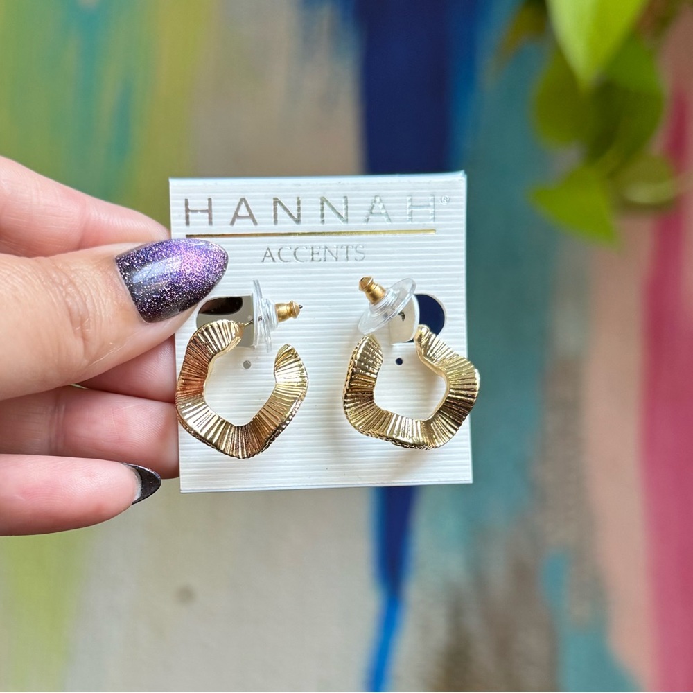 Hannah | Wavy Gold Hoop Earrings